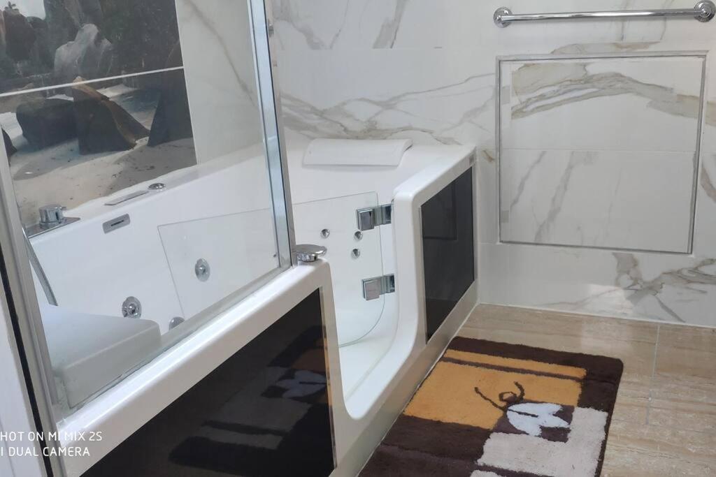 Appart. T2 De Luxe +Jacuzzi, Vue Mer Et Cote Plage Le Gosier  Bagian luar foto